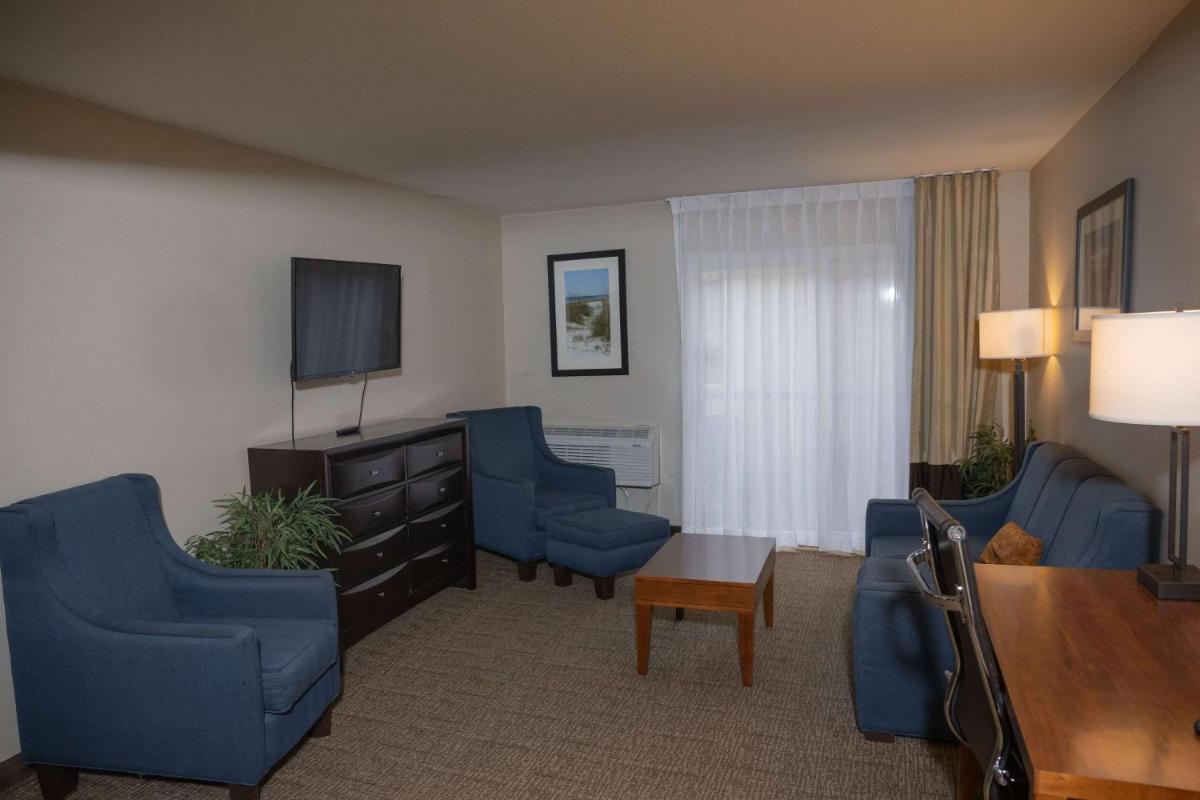 Comfort Inn & Suites Erie - image 5