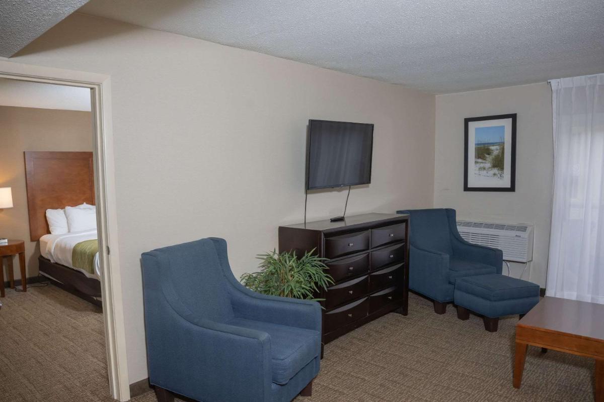 Comfort Inn & Suites Erie - image 6