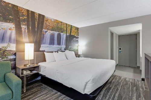 Days Inn by Wyndham Erie - image 16