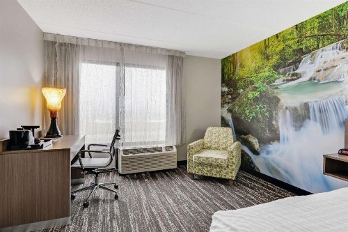 Days Inn by Wyndham Erie - image 17