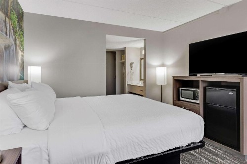 Days Inn by Wyndham Erie - image 18