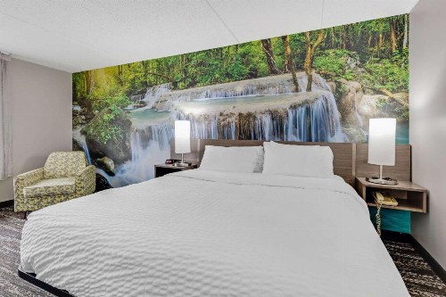 Days Inn by Wyndham Erie - image 21