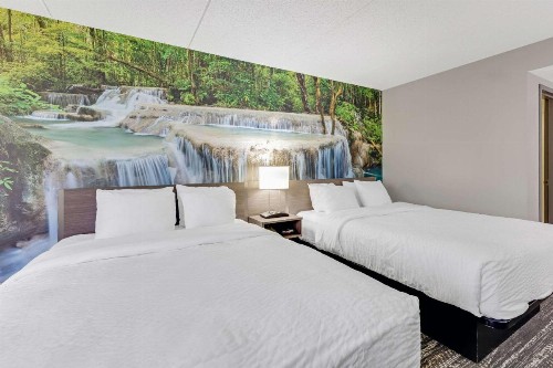 Days Inn by Wyndham Erie - image 26