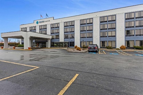 Days Inn by Wyndham Erie - image 3