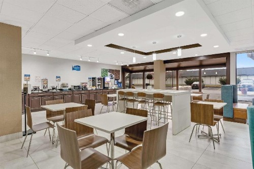 Days Inn by Wyndham Erie - image 35