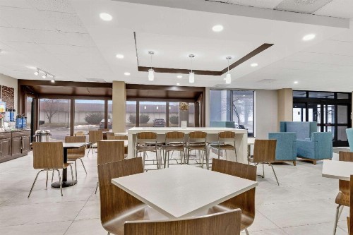 Days Inn by Wyndham Erie - image 8