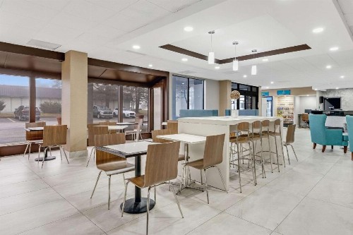 Days Inn by Wyndham Erie - image 9