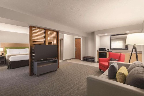 Country Inn & Suites by Radisson Erie PA - image 18