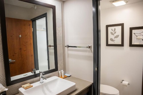 Country Inn & Suites by Radisson Erie PA - image 8