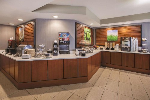 La Quinta by Wyndham Erie - image 12