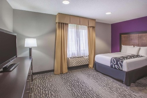 La Quinta by Wyndham Erie - image 18