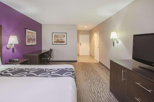 La Quinta by Wyndham Erie - image 21