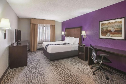 La Quinta by Wyndham Erie - image 22
