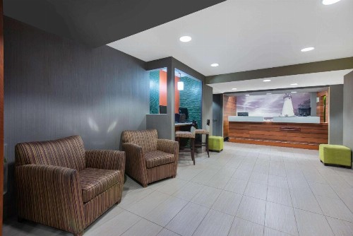 La Quinta by Wyndham Erie - image 38