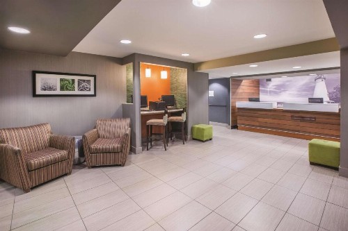La Quinta by Wyndham Erie - image 4