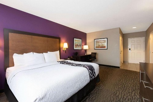 La Quinta by Wyndham Erie - image 47