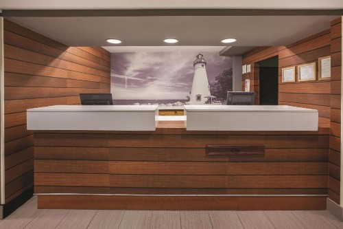 La Quinta by Wyndham Erie - image 5
