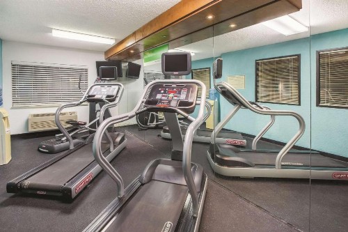La Quinta by Wyndham Erie - image 9
