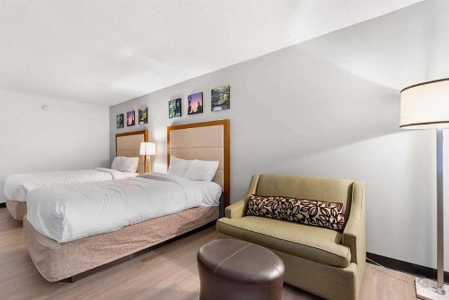 Econo Lodge - image 40