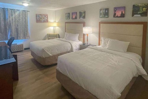 Econo Lodge - image 5