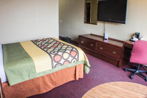 Super 8 by Wyndham Erie/I 90 - image 10