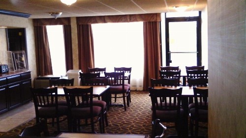 Super 8 by Wyndham Erie/I 90 - image 19