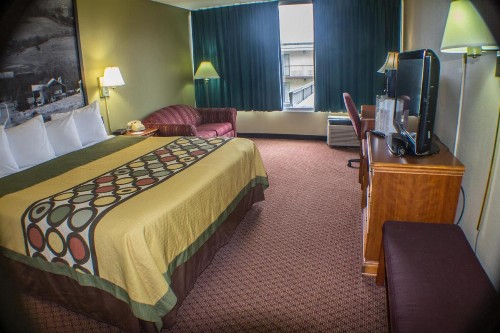 Super 8 by Wyndham Erie/I 90 - image 9