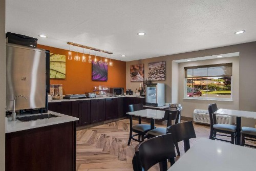 Microtel Inn & Suites by Wyndham Erie - image 21