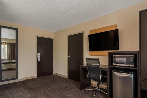 Microtel Inn & Suites by Wyndham Erie - image 24