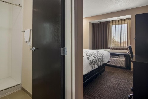 Microtel Inn & Suites by Wyndham Erie - image 28