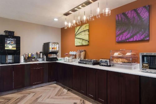 Microtel Inn & Suites by Wyndham Erie - image 29