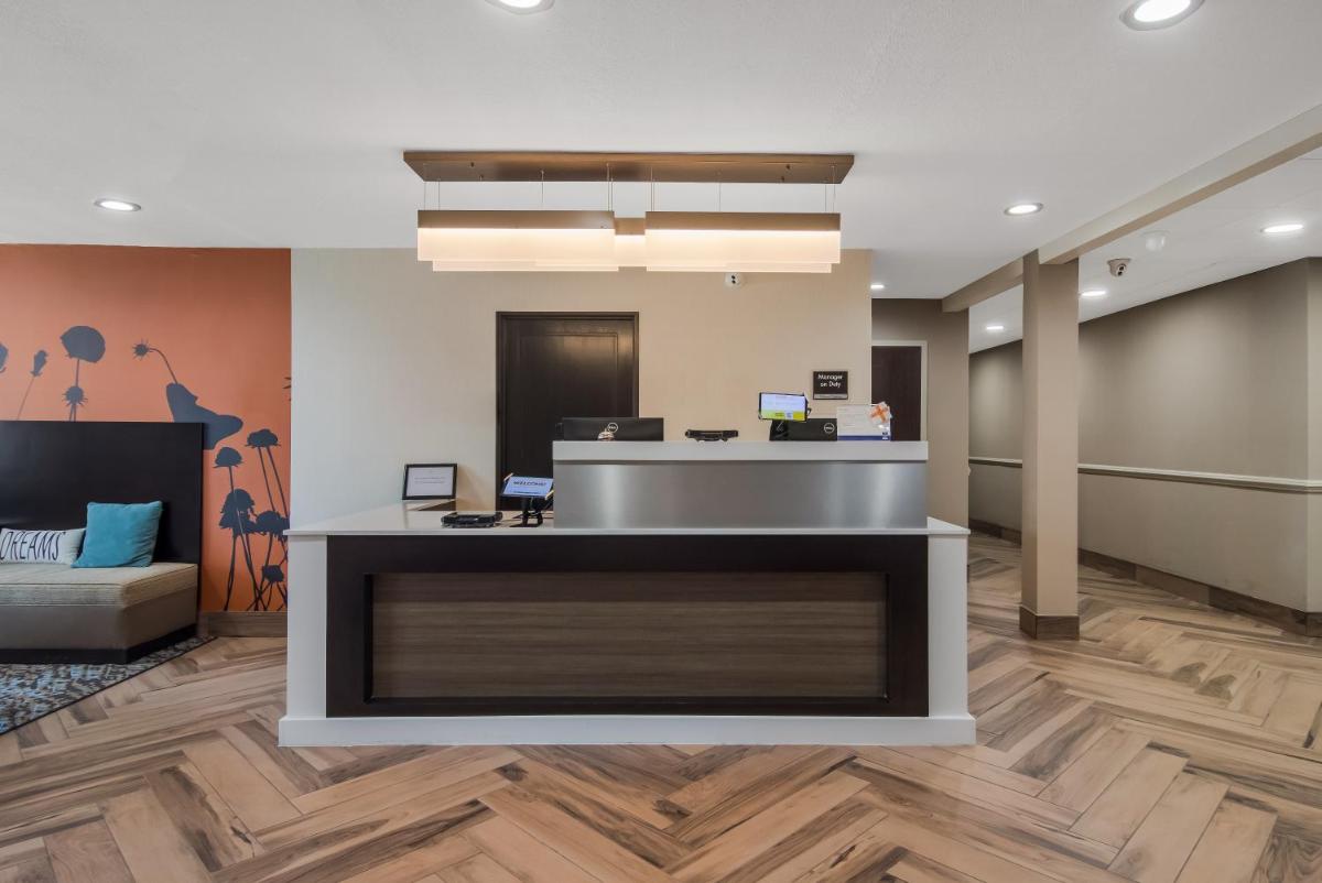 Microtel Inn & Suites by Wyndham Erie - image 3