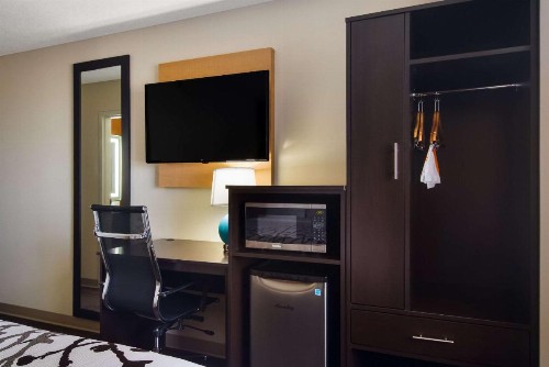 Microtel Inn & Suites by Wyndham Erie - image 30
