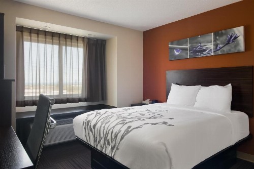 Microtel Inn & Suites by Wyndham Erie - image 34