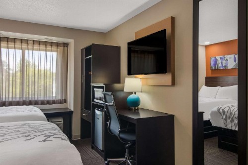 Microtel Inn & Suites by Wyndham Erie - image 4