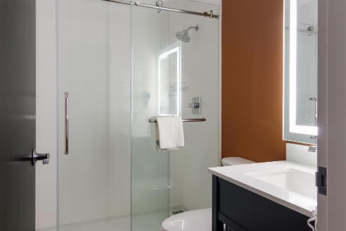 Microtel Inn & Suites by Wyndham Erie - image 45