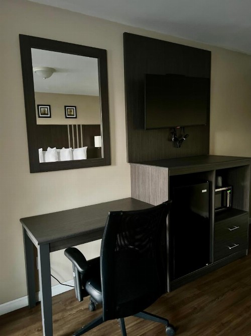 Red Carpet Inn - image 3