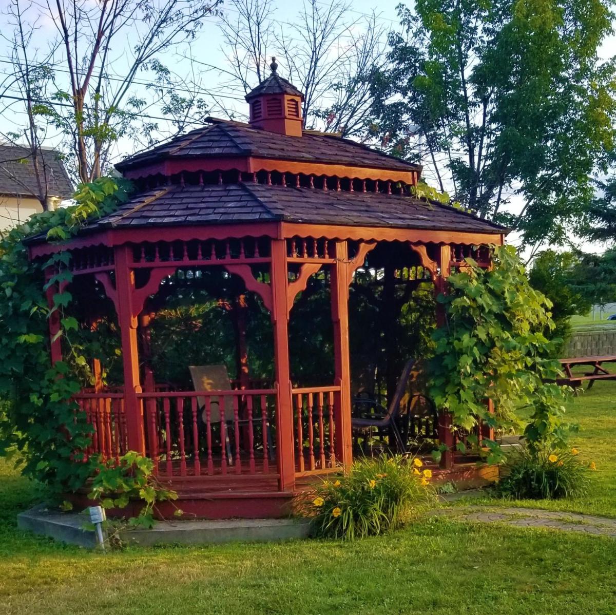 Red Carpet Inn - image 4