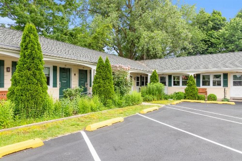 Glass House Inn Erie Near I-90 & I-79 - image 14