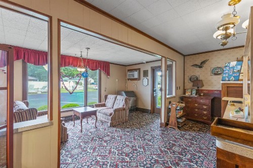 Glass House Inn Erie Near I-90 & I-79 - image 16