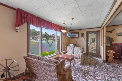 Glass House Inn Erie Near I-90 & I-79 - image 20