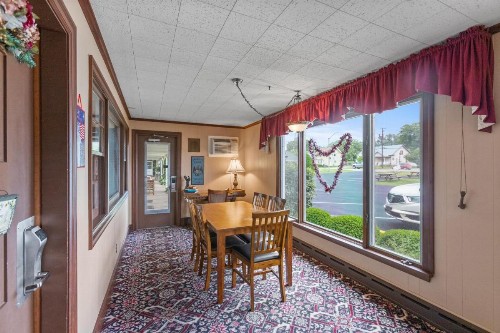 Glass House Inn Erie Near I-90 & I-79 - image 21