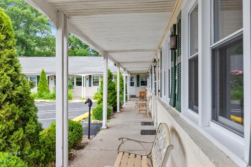 Glass House Inn Erie Near I-90 & I-79 - image 23