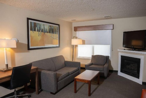 Hawthorn Suites by Wyndham Erie - image 11