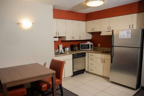 Hawthorn Suites by Wyndham Erie - image 16