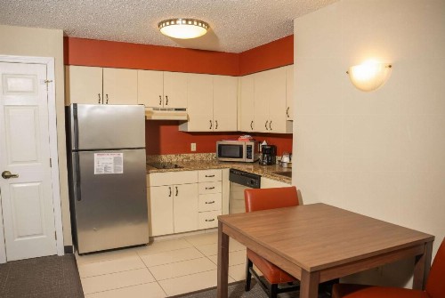 Hawthorn Suites by Wyndham Erie - image 19