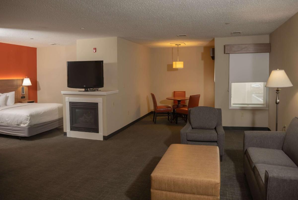Hawthorn Suites by Wyndham Erie - image 2