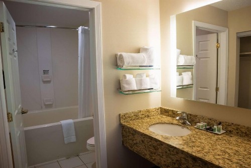 Hawthorn Suites by Wyndham Erie - image 23