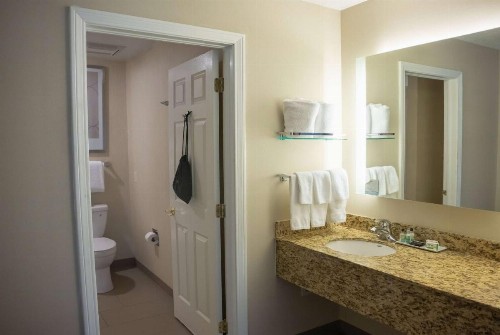 Hawthorn Suites by Wyndham Erie - image 25