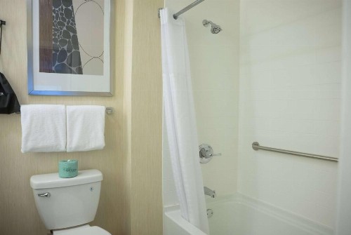 Hawthorn Suites by Wyndham Erie - image 27
